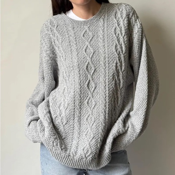 bill blass Other - Bill Blass Light Gray Cable Knit Sweater
